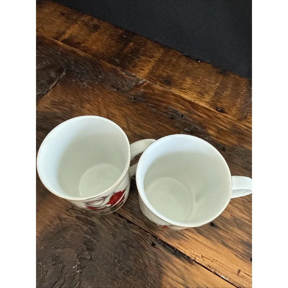Otagiri Santa Claus Mugs - Gold Rim - Japan - Set of 2 Vintage Christmas Mugs - Picture 3 of 4